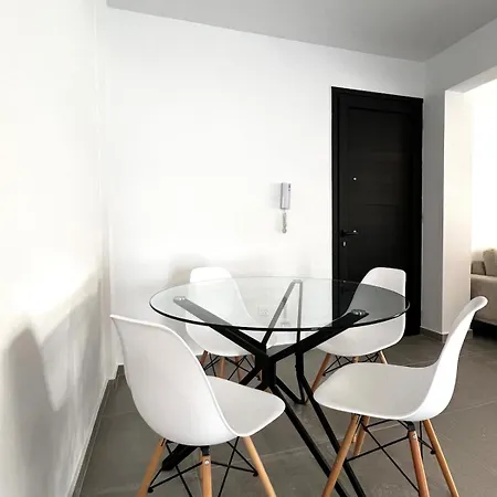 The Minimal Nest *